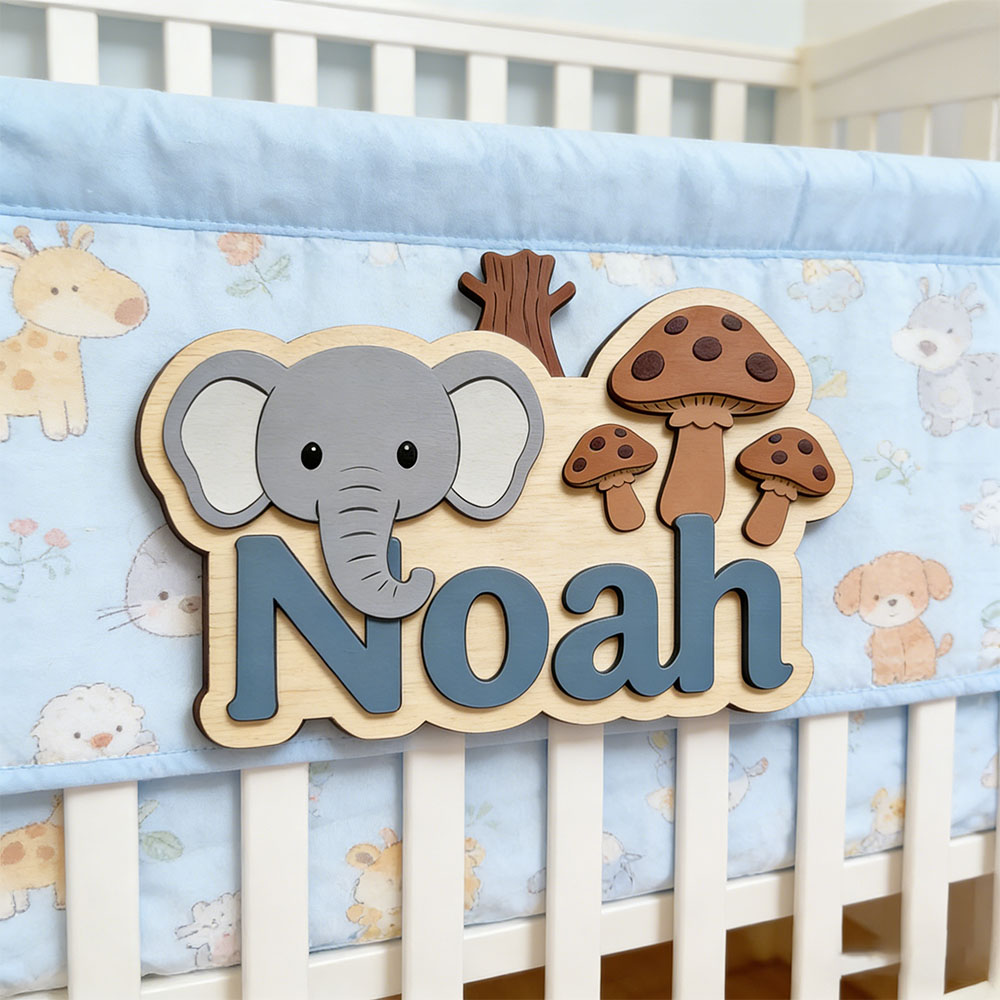 Baby Nursery Themes Boy - カスタマイズ可能な漫画風の象とキノコの名前入りプレート、男の子と女の子のためのパーソナライズされた木製ドアサイン、森をテーマにした保育園の装飾