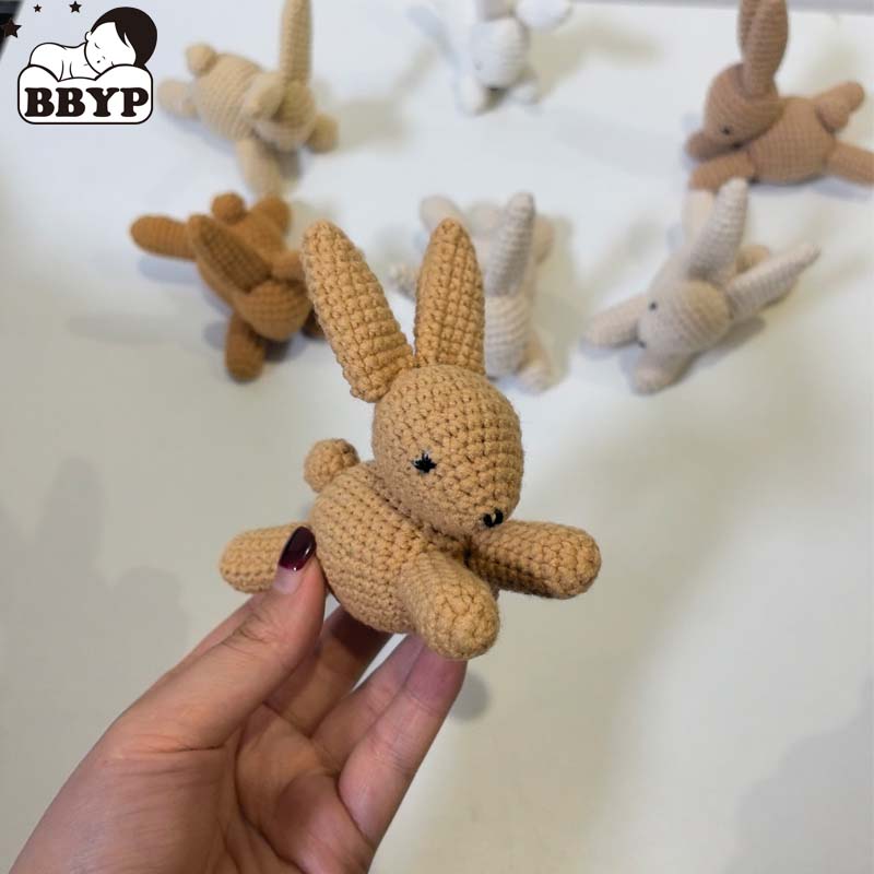 Baby Nursery Crib - 1個のかわいい編みぐるみウサギの飾り、ベビーベッドモバイル＆保育園の壁掛け編みぐるみウサギ、ホームデコDIYギフト