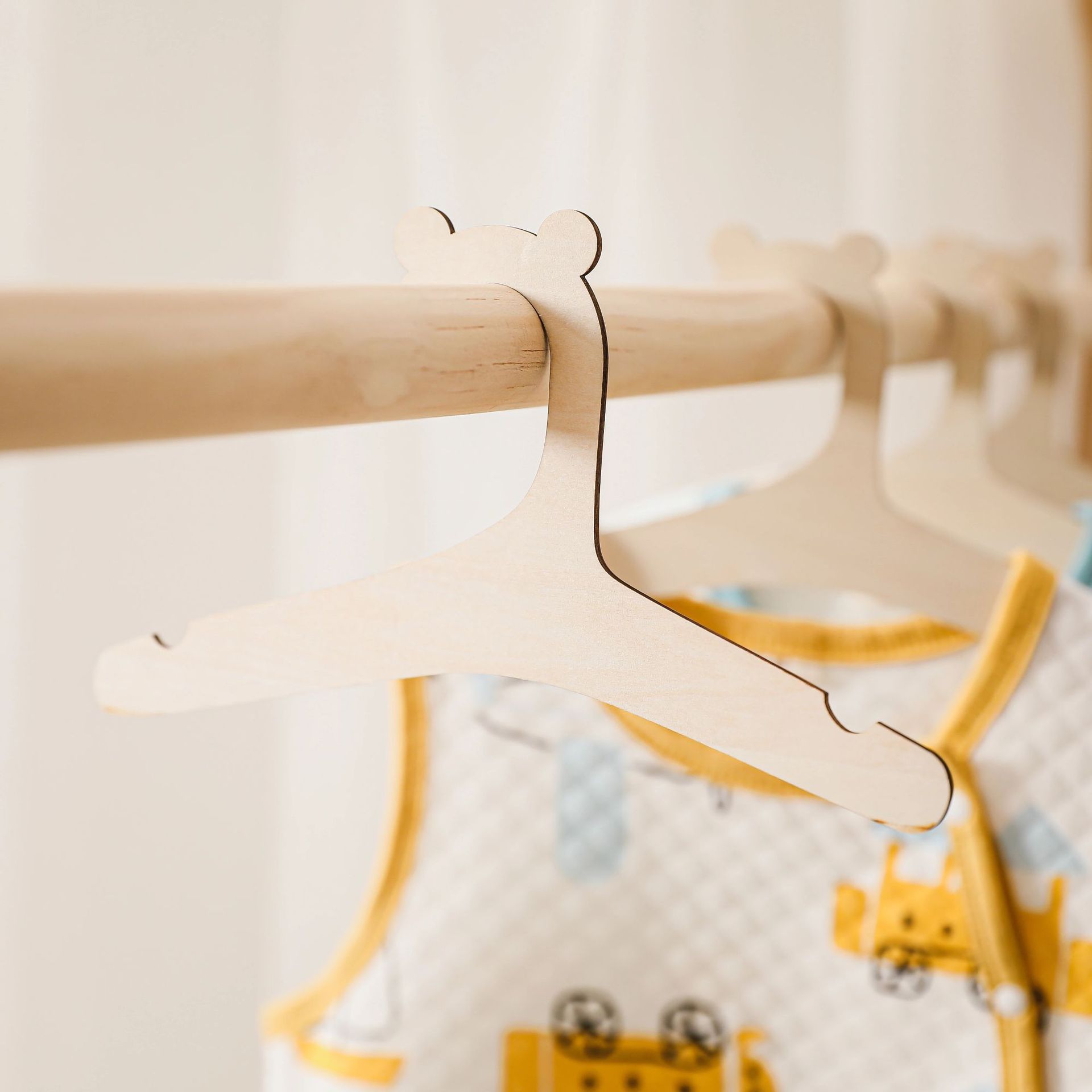 5/10 個木製ベビーハンガー子供服収納ハンガー保育園用子供 - Baby Nursery Uniform のレビューと価格